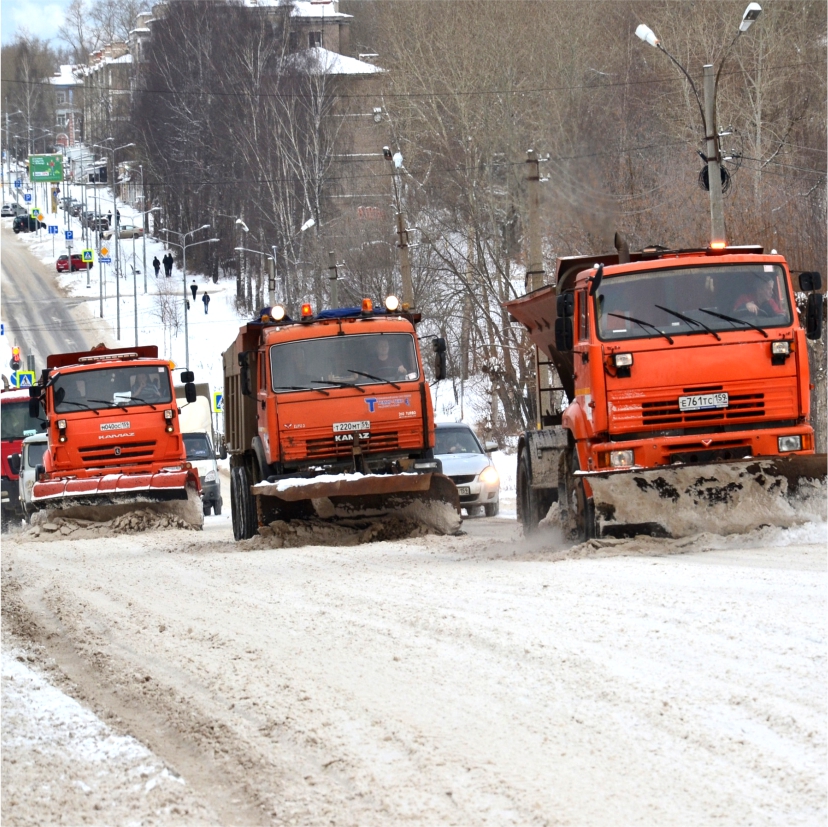 Городские службы всеми силами чистят улицы от снега
